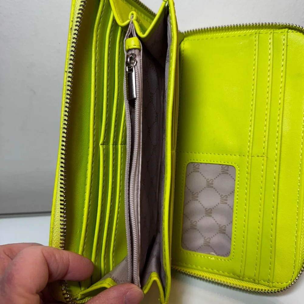 Steve Madden Lime Green Wristlet - Picture 5 of 7